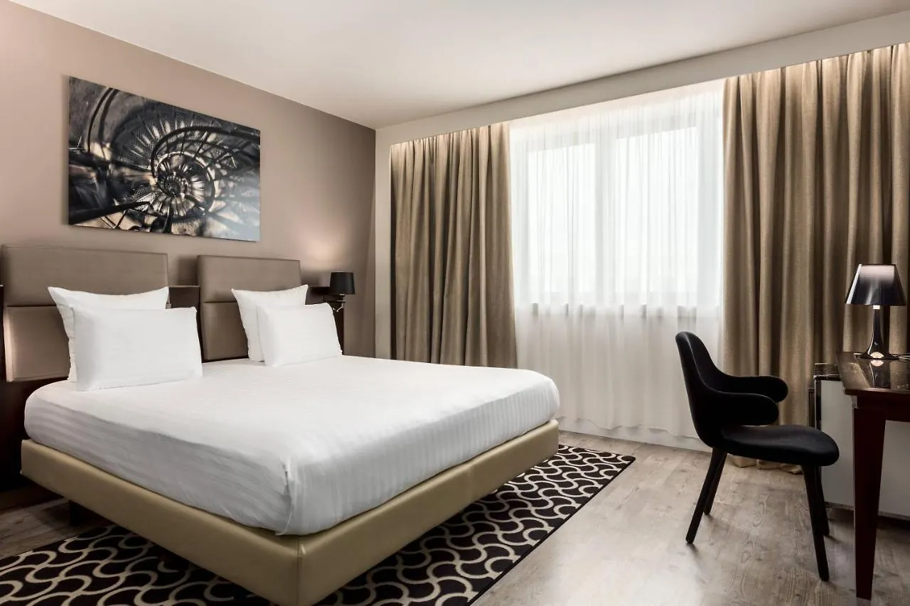 Hotel Ac Porte Maillot By Marriott París
