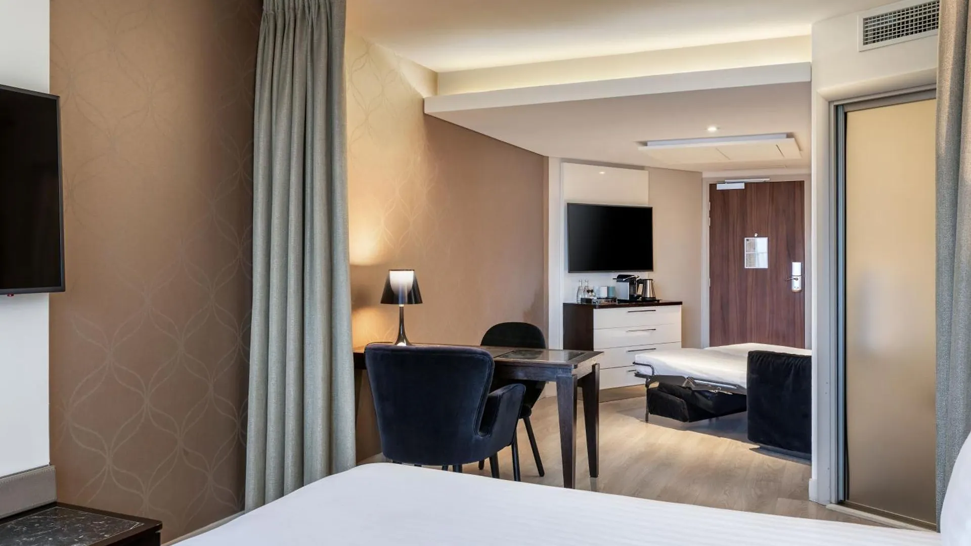 Hotel Ac Porte Maillot By Marriott