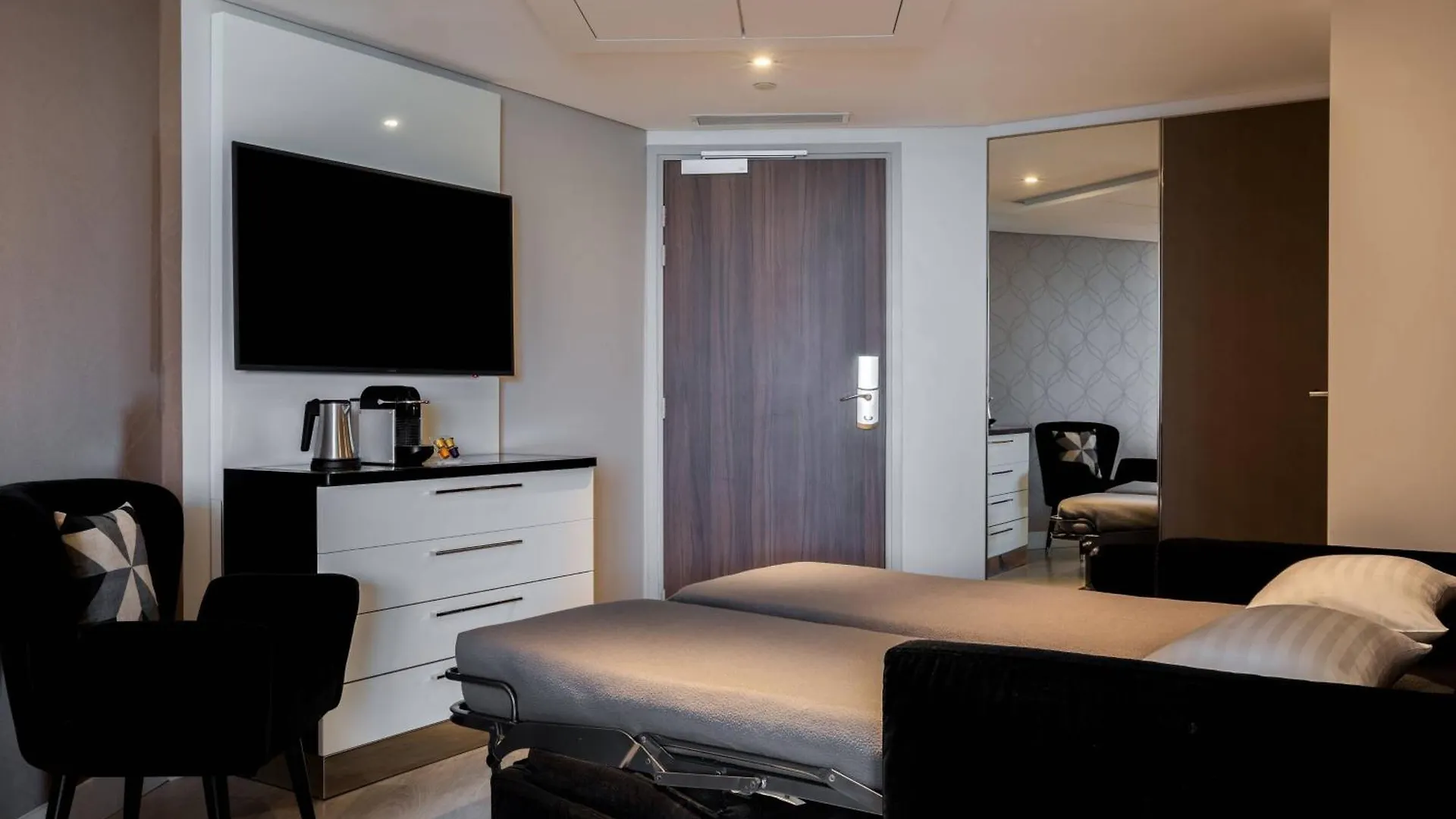 Ac Porte Maillot By Marriott Hotel