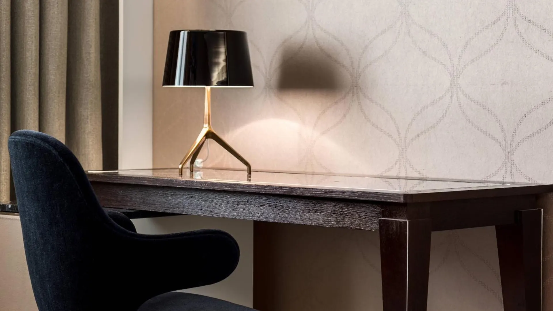 Hotel Ac Porte Maillot By Marriott 4*