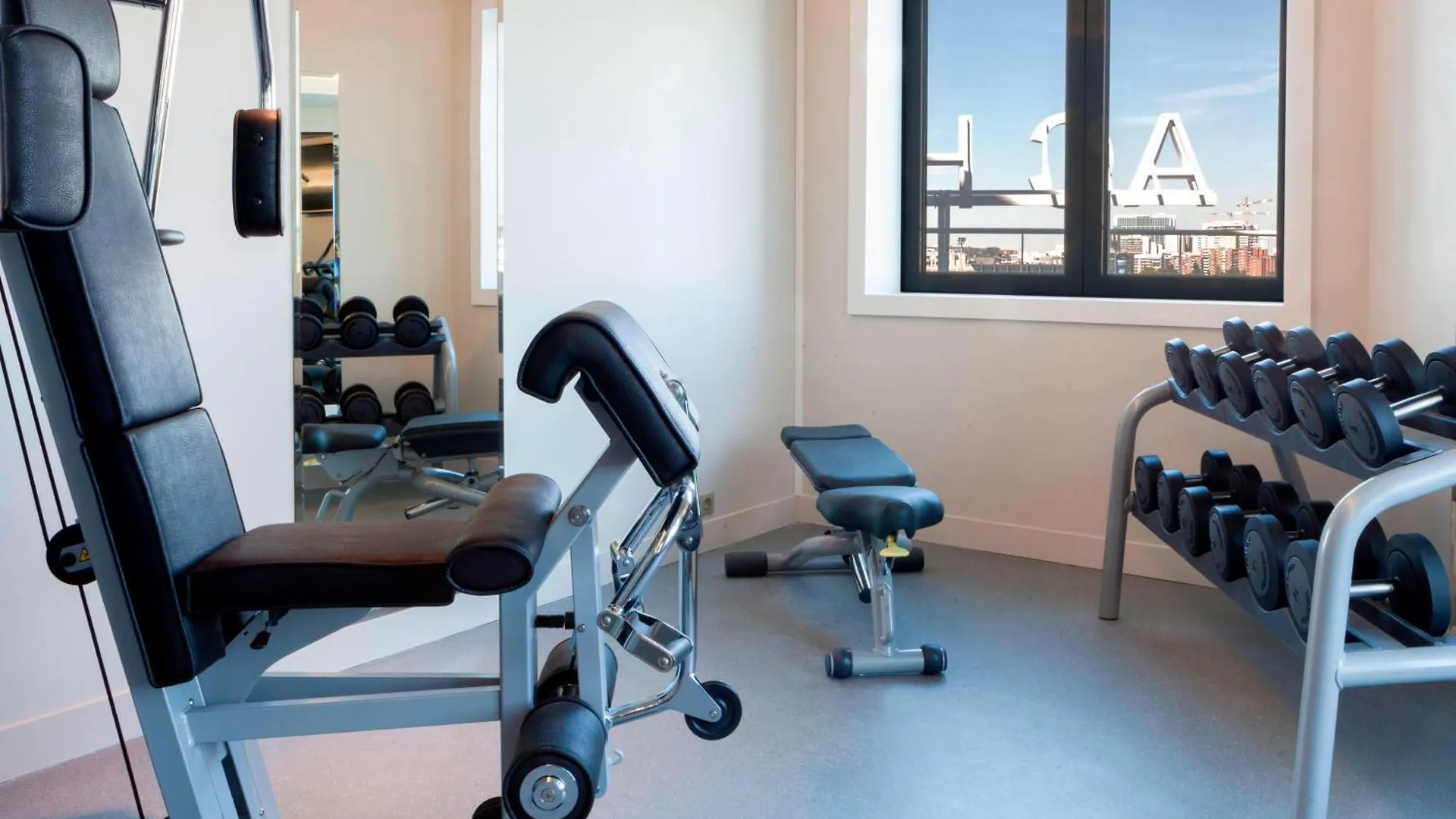 Hotel Ac Porte Maillot By Marriott 4*