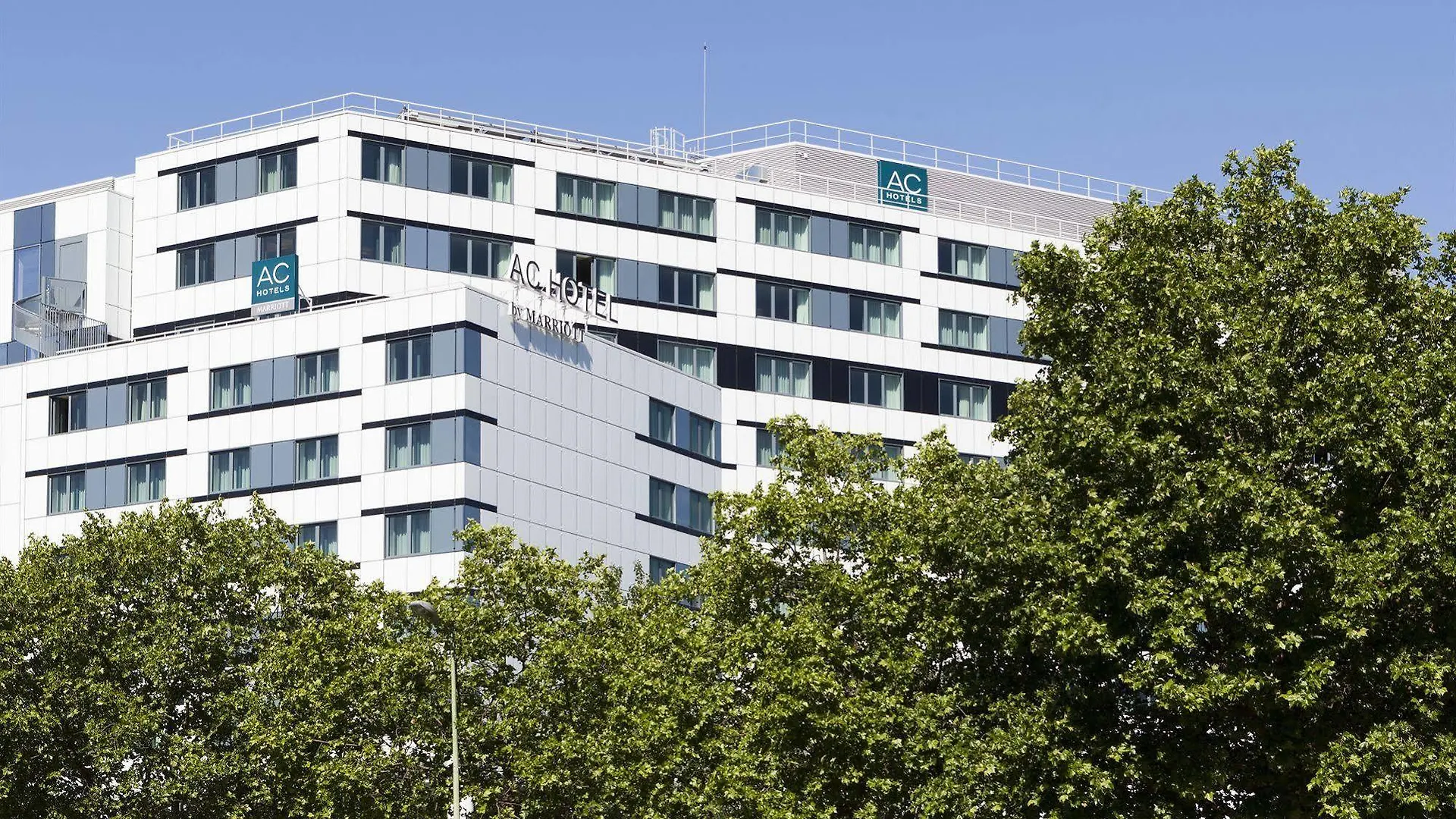 Hotel Ac Porte Maillot By Marriott 4*